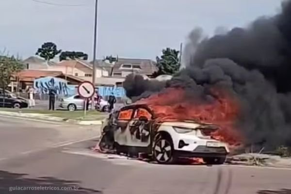 Carro Elétrico Pega Fogo - Mito ou Verdade 2026